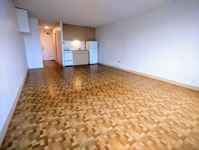 747 Amana St in Honolulu, HI - Building Photo - Building Photo