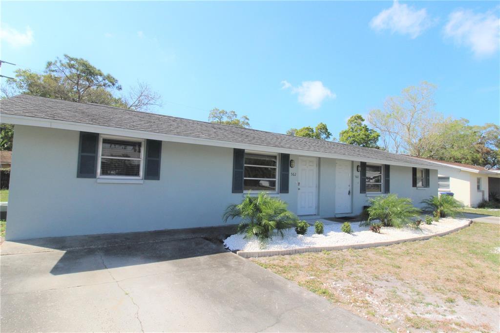 562 Briarwood Rd in Venice, FL - Building Photo