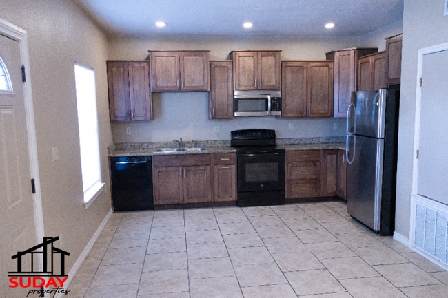 608 E 15th St, Unit Unit 8 in Del Rio, TX - Foto de edificio - Building Photo