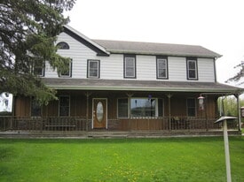 12701 304th Ave in Salem Lakes, WI - Building Photo