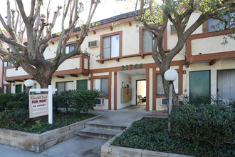 Churchill Court Apartments in Chatsworth, CA - Building Photo - Building Photo