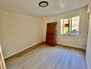 1561 Royal Way in San Luis Obispo, CA - Building Photo - Building Photo