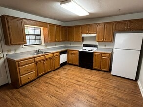 1300 University Dr in Russellville, AR - Building Photo - Building Photo