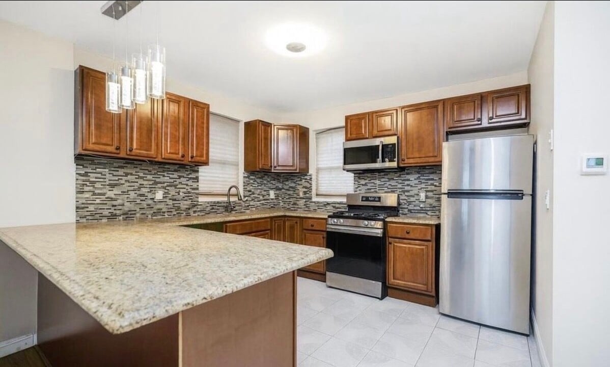 71 Windom Ave, Unit 2 in Staten Island, NY - Building Photo