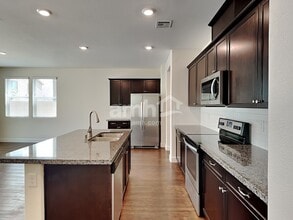 9289 Baylee Bay Court in Las Vegas, NV - Foto de edificio - Building Photo