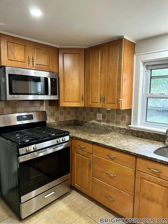 25 Kirkwood Rd in Boston, MA - Building Photo