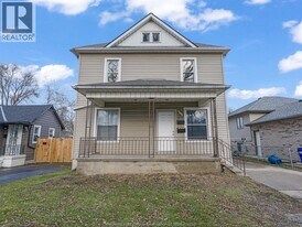 2470 Cadillac St in Windsor, ON - Building Photo