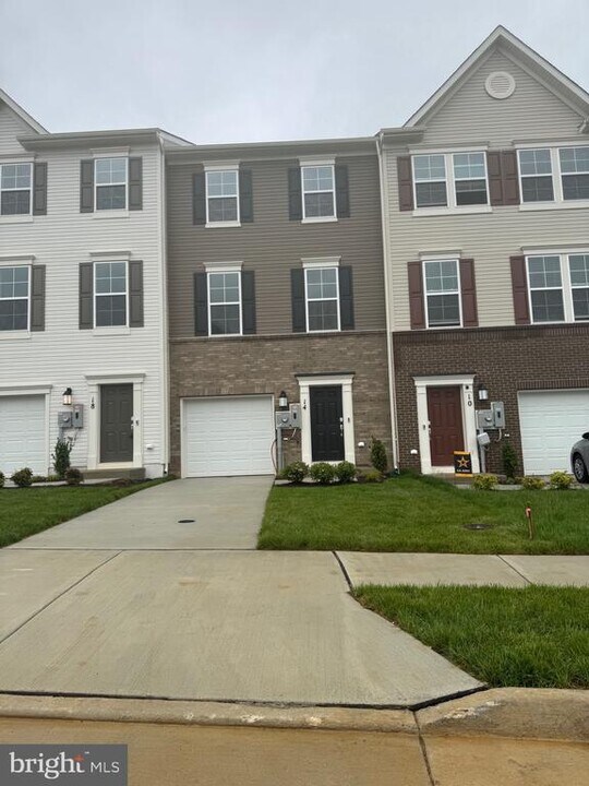 14 Telluride Wy in Charles Town, WV - Building Photo