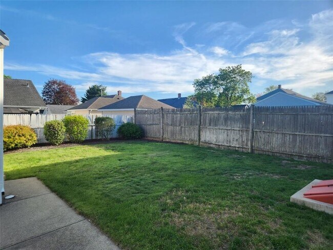 203 Sweet Ave in Pawtucket, RI - Building Photo - Building Photo