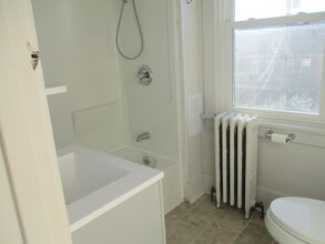 924 Beaver Rd in Ambridge, PA - Building Photo - Building Photo