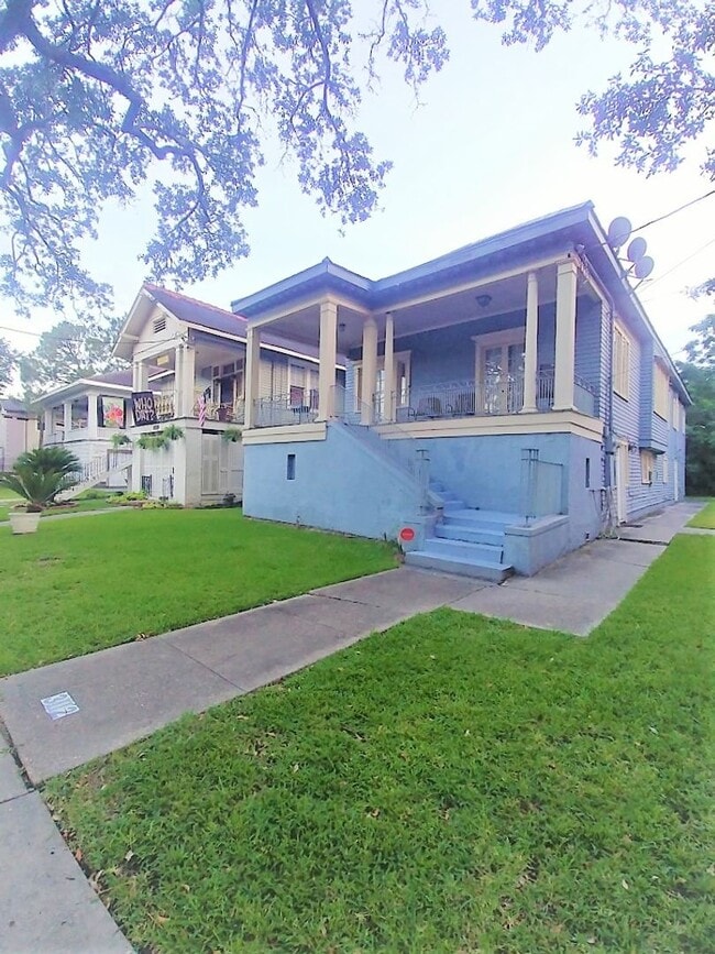 3112 Napoleon Ave