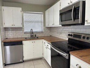 4640 Lucerne Lakes Blvd W in Greenacres, FL - Building Photo - Building Photo