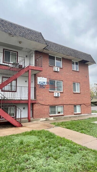 1080 S Eliot St in Denver, CO - Building Photo