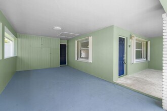 12 Wellesley Dr in Lake Worth Beach, FL - Building Photo - Building Photo