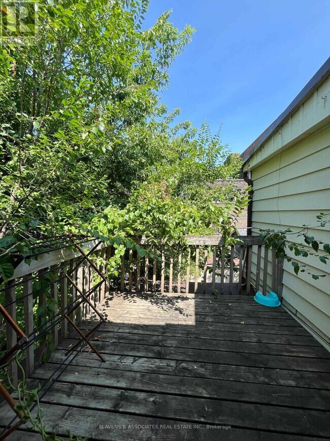 property at 557-557 Markham St
