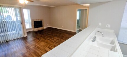 Capitol View Apartments in Sacramento, CA - Building Photo - Building Photo