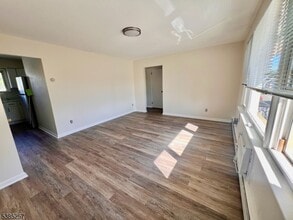 122 E Main St in Little Falls, NJ - Building Photo - Building Photo
