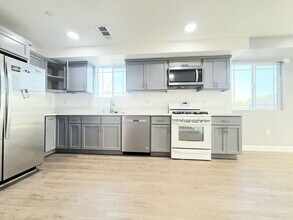 1731 E 68th St in Los Angeles, CA - Building Photo - Building Photo