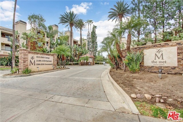 21520 Burbank Blvd in Los Angeles, CA - Building Photo