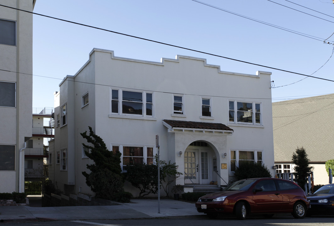 160 Athol Ave in Oakland, CA - Building Photo