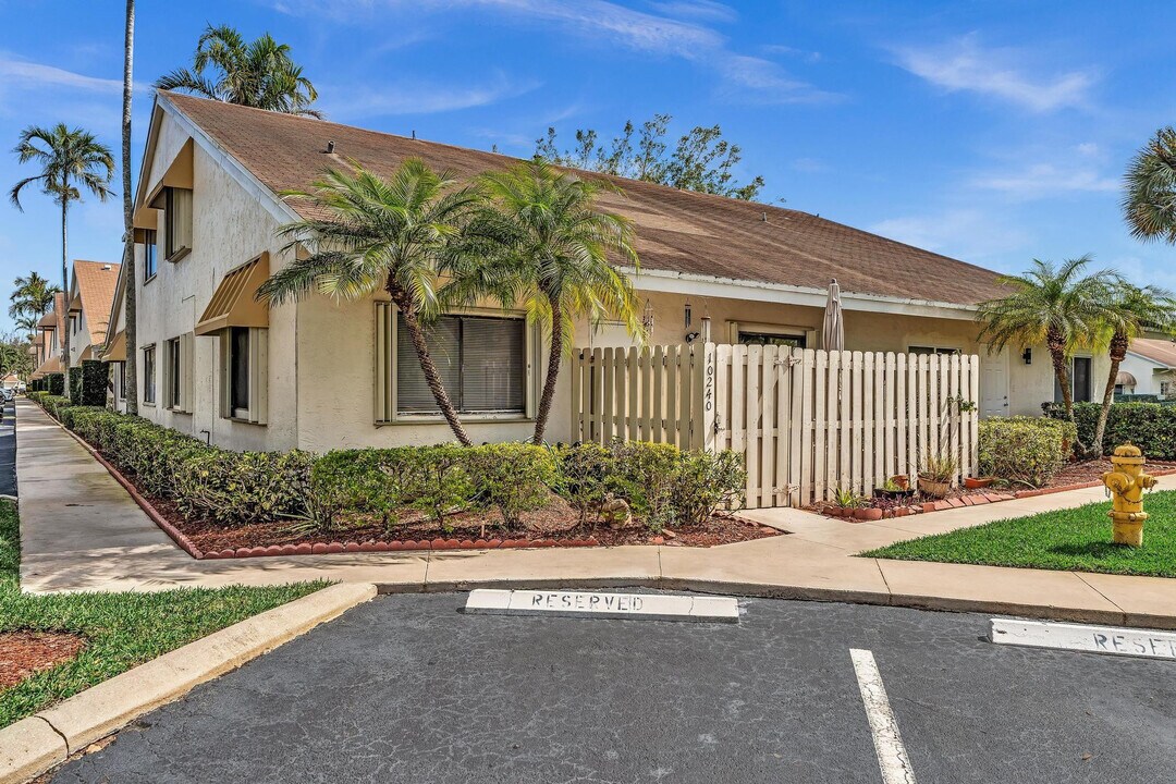10240 NW 33rd Pl in Sunrise, FL - Building Photo