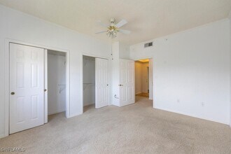 900 Arbor Lake Dr in Naples, FL - Foto de edificio - Building Photo