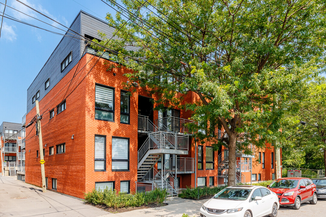 743 Saint-Rémi Rue in Montréal, QC - Building Photo