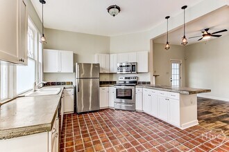 307 W Henry St in Savannah, GA - Building Photo - Building Photo
