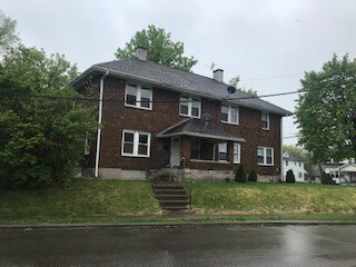 8 E Hillcrest Ave in Dayton, OH - Building Photo