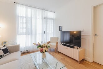 1249 Granville St in Vancouver, BC - Building Photo - Building Photo