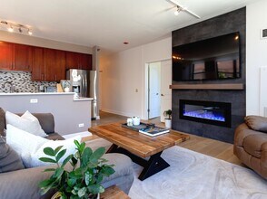 330 N Jefferson St, Unit 904 in Chicago, IL - Building Photo - Building Photo