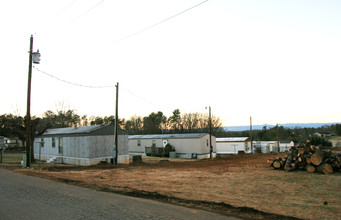 Suburban Valley in Morganton, NC - Building Photo - Building Photo