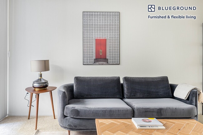 2225 S Beverly Glen Blvd-Unit -FL2-ID407 in Los Angeles, CA - Foto de edificio - Building Photo
