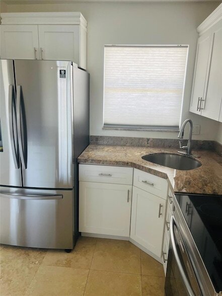 8220 Sunrise Lakes Blvd, Unit 306 in Sunrise, FL - Building Photo