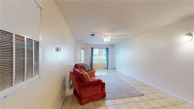 529 Southwest Pkwy in College Station, TX - Building Photo - Building Photo