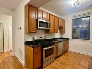 903 W Cornelia Ave in Chicago, IL - Building Photo - Building Photo