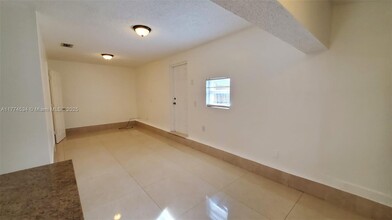 2124 Scott St in Hollywood, FL - Building Photo - Building Photo
