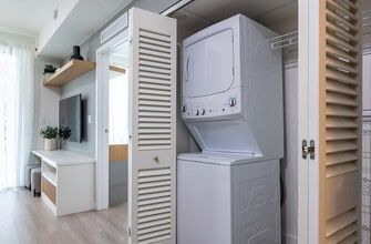 26 NE 161st St, Unit B2 in Miami, FL - Foto de edificio - Building Photo