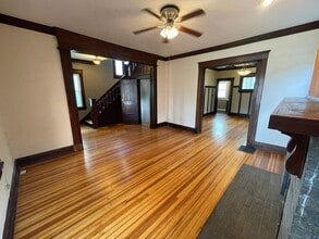 803 E Grove St in Bloomington, IL - Building Photo - Building Photo