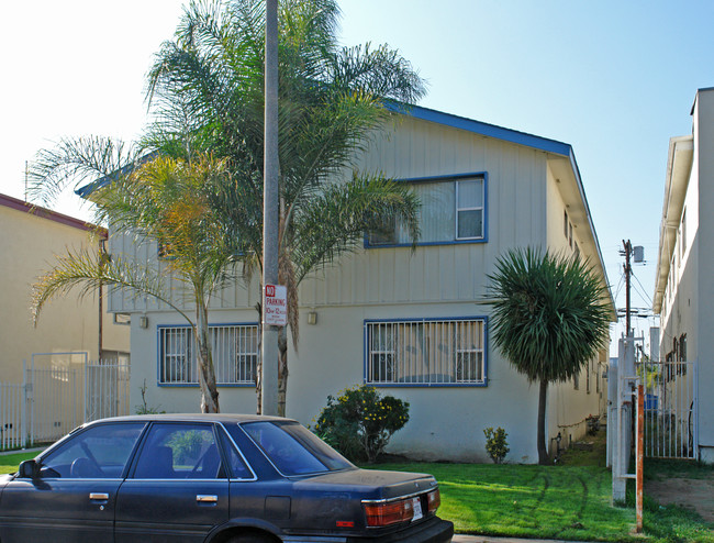 1971 S Garth Ave in Los Angeles, CA - Building Photo - Building Photo