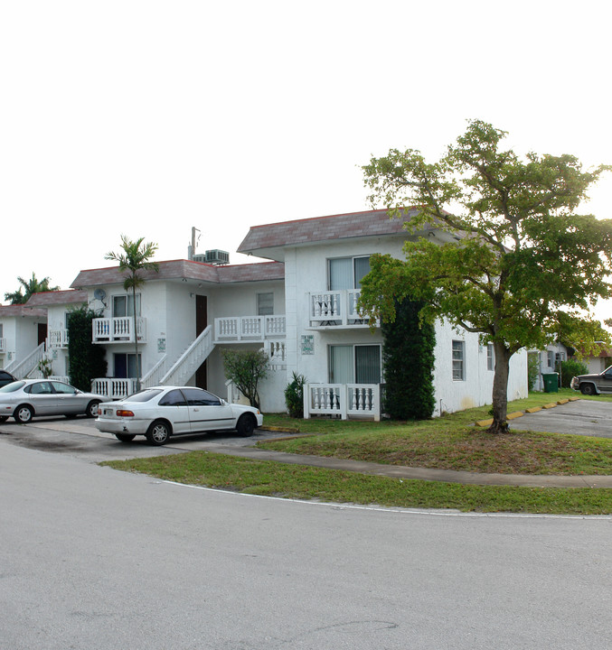 3760 SW 63rd Ave in Fort Lauderdale, FL - Building Photo