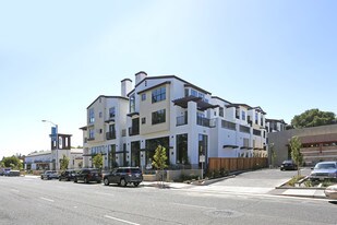 Colonnade in Los Altos, CA - Building Photo
