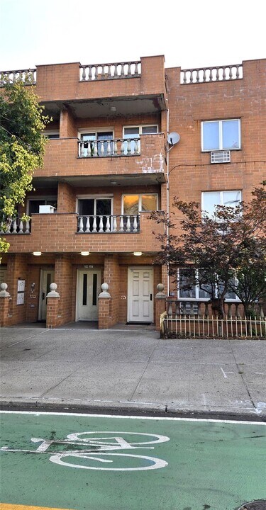 29-17 31st Ave in Queens, NY - Building Photo