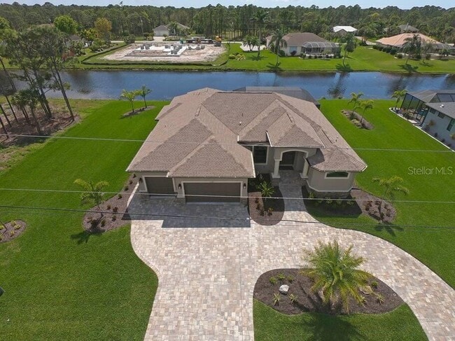 1125 Rotonda Cir in Rotonda West, FL - Building Photo - Building Photo