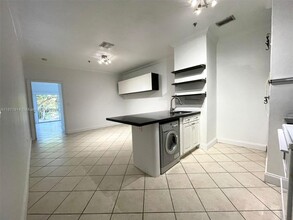 2734 Bird Ave in Miami, FL - Building Photo - Building Photo