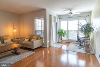 6389 Hawk View Ln in Alexandria, VA - Building Photo - Building Photo