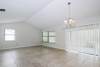 735 Daffodil Dr in Wellington, FL - Building Photo - Building Photo