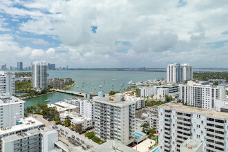 Bayview Condominiums in Miami Beach, FL - Building Photo - Building Photo