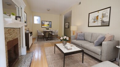627 W Oakdale Ave, Unit 635-3 in Chicago, IL - Foto de edificio - Building Photo