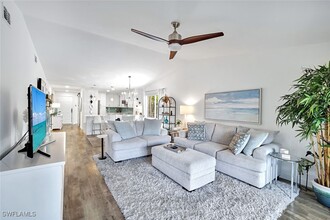 1100 Sarah Jean Cir in Naples, FL - Building Photo - Building Photo